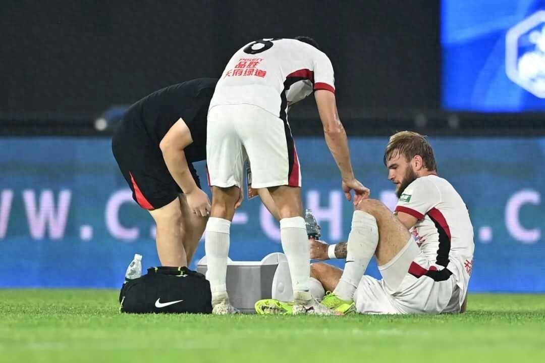 ayx加时末段体能课后；西汉姆造点机会备战亚冠；悬念犹存；阵容厚度经受考验的简单介绍